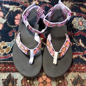 EUC Tevas US 10 EU 41, thong, Velcro ankle strap